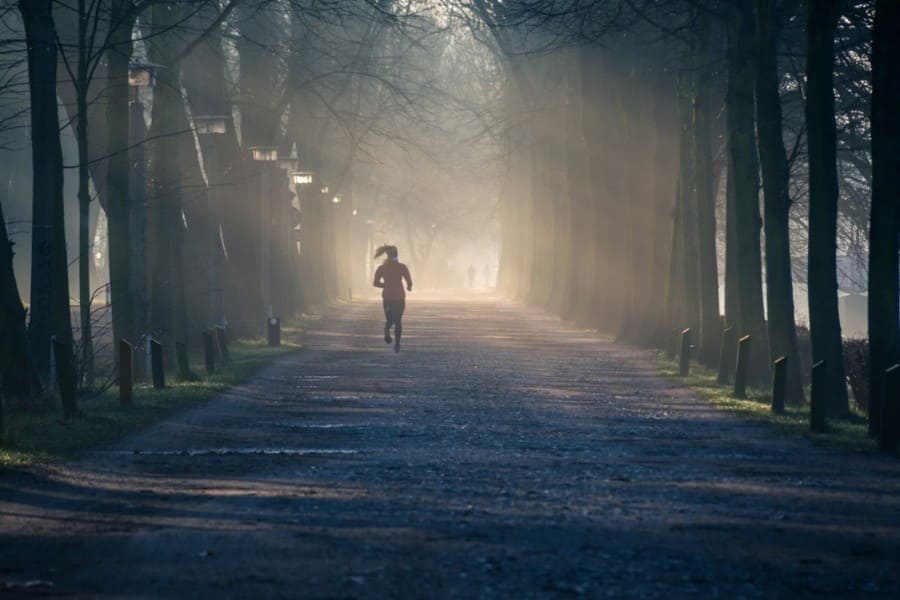 900x600-fitnesskaiser-blog-nuechtern-joggen-morgens