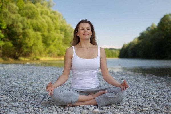 yoga-frau-entspannung-sport-reise-single
